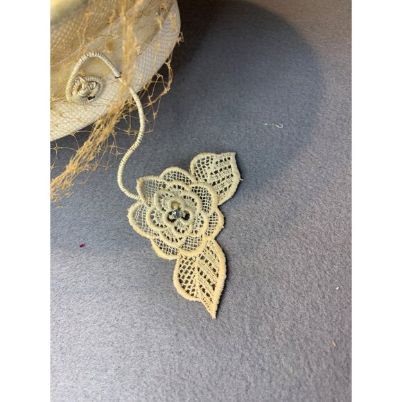 Ladies Ivory Hat with Velvet Trim and Doily Crystal Accent Hat Vintage Sz 22 - Picture 9 of 9